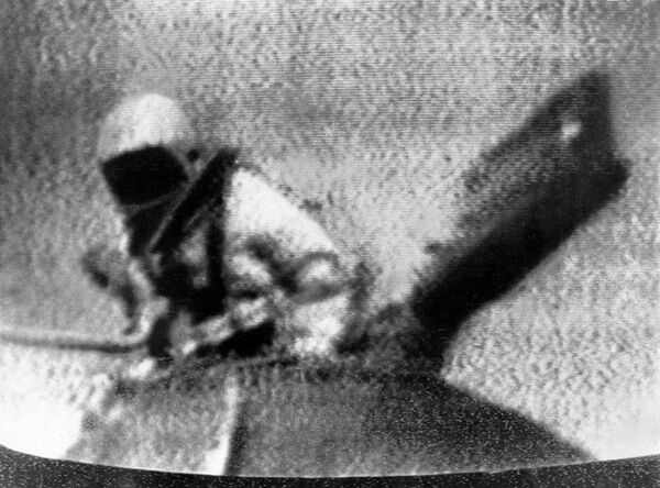 El cosmonauta Alexéi Leónov y los 23 minutos que entraron en la historia - Sputnik Mundo