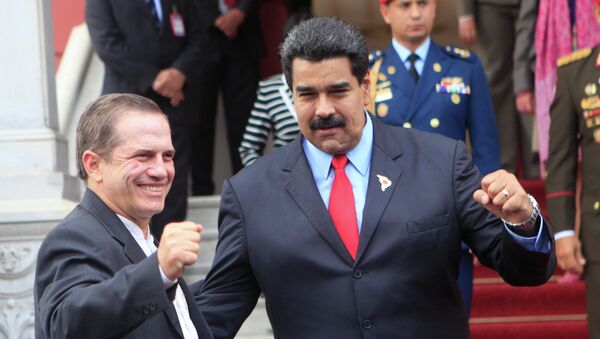 Ministro de Exteriores de Ecuador, Ricardo Patiño y presidente de Venezuela, Nicolás Maduro - Sputnik Mundo