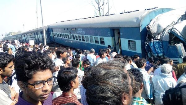 Descarrilamiento de tren deja al menos 6 muertos y decenas de heridos en India - Sputnik Mundo
