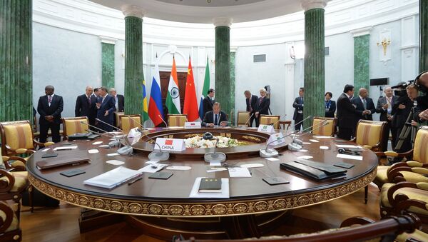 Los BRICS estudiarán un antídoto contra las sanciones unilaterales - Sputnik Mundo