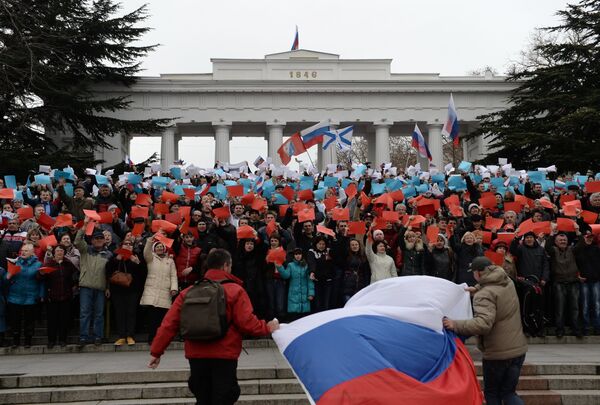 Una muestra fotográfica rememora la adhesión de Crimea a Rusia - Sputnik Mundo