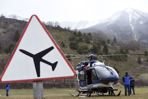 Operación de rescate en el lugar del siniestro del Airbus A320 en los Alpes - Sputnik Mundo