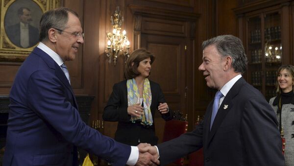 Serguéi Lavrov, ministro de Exteriores de Rusia, y Juan Manuel Santos, presidente de Colombia - Sputnik Mundo