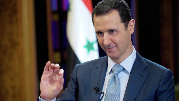 In this photo released on Tuesday, Feb. 10, 2015 by the Syrian official news agency SANA, Syrian President Bashar Assad gestures during an interview with the BBC, in Damascus, Syria. - Sputnik Mundo