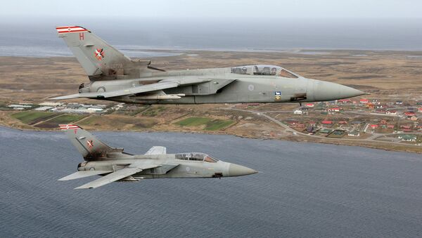 Cazas Tornado F3 de la Fuerza Aérea británica patrullan los cielos de las Malvinas - Sputnik Mundo