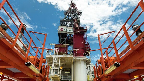 View from the deck of the tower of La Muralla IV exploration oil rig, operated by Mexican company Grupo R and working for Mexico's state-owned oil company PEMEX, in the Gulf of Mexico on August 30, 2013. - Sputnik Mundo