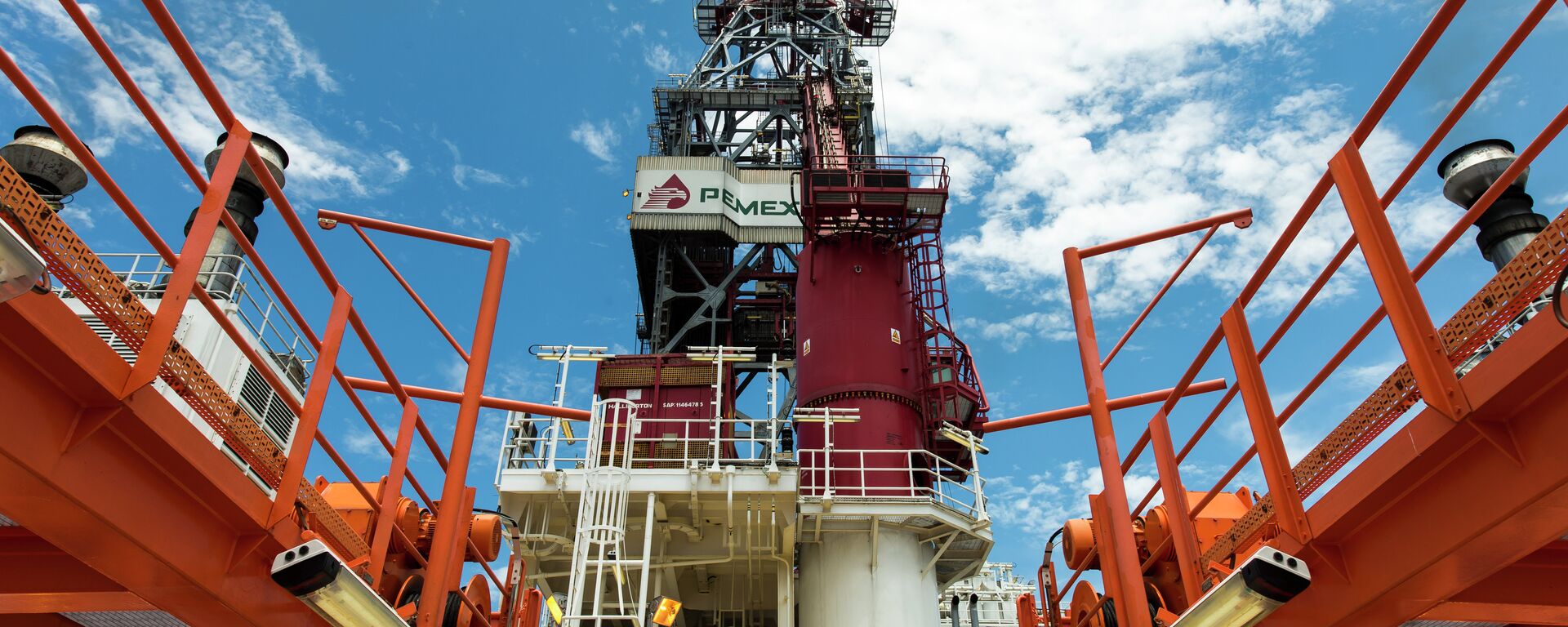 View from the deck of the tower of La Muralla IV exploration oil rig, operated by Mexican company Grupo R and working for Mexico's state-owned oil company PEMEX, in the Gulf of Mexico on August 30, 2013. - Sputnik Mundo, 1920, 09.10.2020