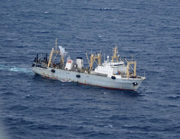 Operación de rescate en la zona del naufragio del pesquero ruso en el mar de Ojotsk - Sputnik Mundo
