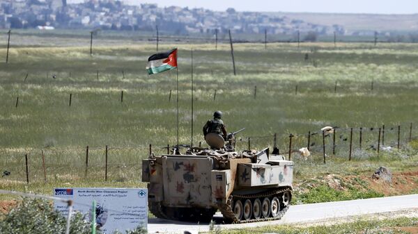 El Ejército de Jordania desplega tanques en la frontera con Siria - Sputnik Mundo