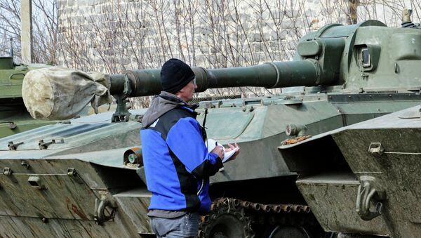 OSCE elabora listas de armas retiradas de la línea de separación en Donbás - Sputnik Mundo