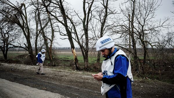 Observadores de OSCE en Ucrania (archivo) - Sputnik Mundo