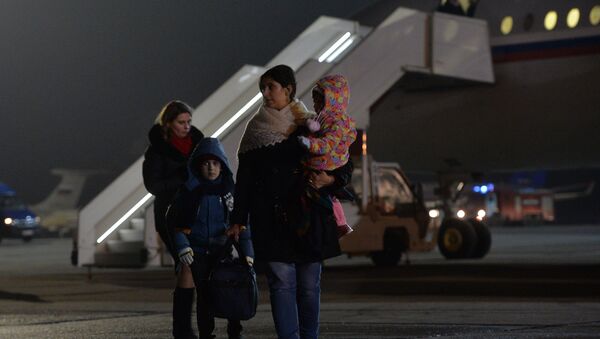 Самолет, эвакуировавший россиян из Йемена, приземлился в Подмосковье - Sputnik Mundo