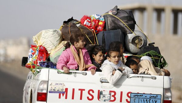 Niños huyen de Yemen - Sputnik Mundo