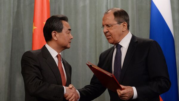 Wang Yi, ministro de Relaciones Exteriores de China y Serguéi Lavrov, ministro de Asuntos Exteriores de Rusia - Sputnik Mundo