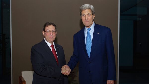 John Kerry, secretario de Estado de EEUU y Bruno Rodríguez, canciller  de Cuba - Sputnik Mundo