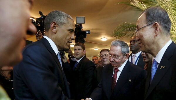 Obama y Castro se dan la mano en la Cumbre de las Américas - Sputnik Mundo