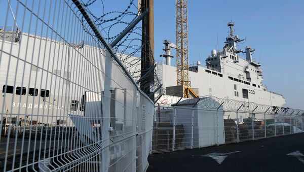 Portahelicópteros de la clase Mistral, el Vladivostok, en el astillero de Saint-Nazaire, Francia - Sputnik Mundo
