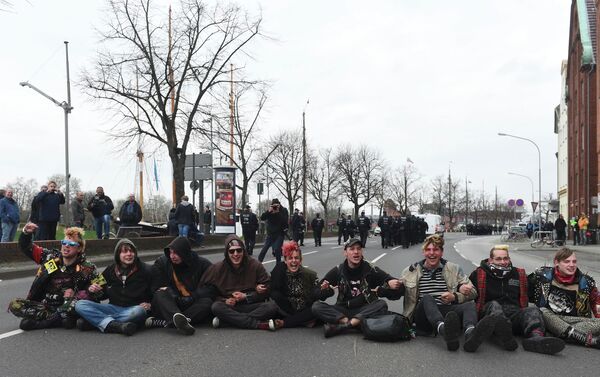 Los manifestantes en el centro de Lubek - Sputnik Mundo
