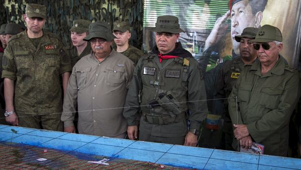 General ruso, Alexandre Dragovaloskiy, ministro de Defensa de Venezuela, Vladimir Padrino López y segundo viceministro de las Fuerzas Revolucionarias de Cuba, general Joaquín Quintas - Sputnik Mundo