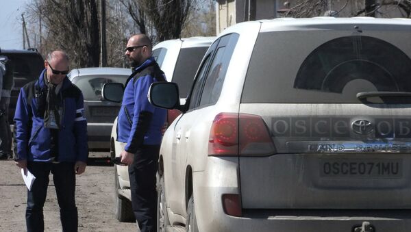 Vehículos de la OSCE en Donbás - Sputnik Mundo