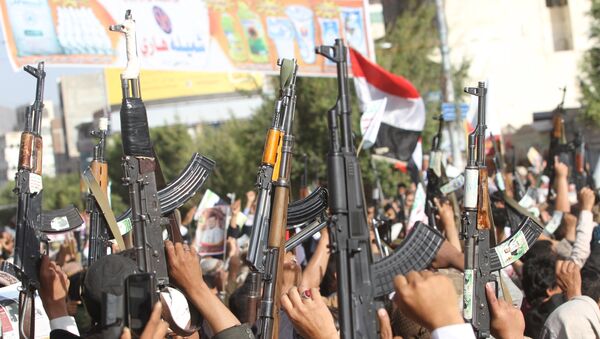 Los hitíes no observan la tregua humanitaria en Yemen, según medios locales - Sputnik Mundo