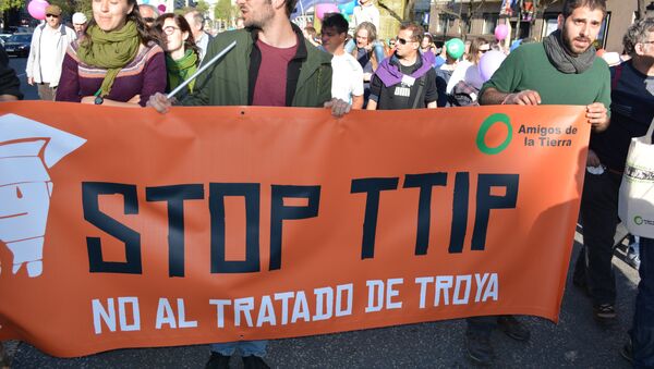 Madrid grita “¡No al TTIP!” - Sputnik Mundo