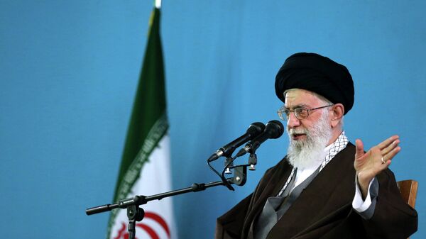 Supreme Leader Ayatollah Ali Khamenei addresses military commanders in Tehran, Iran - Sputnik Mundo