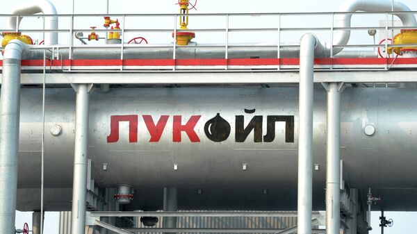 Tuberías petroleras de la compañía Lukoil - Sputnik Mundo
