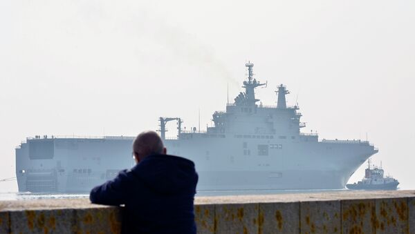 The Sevastopol mistral warship is on its way for its first sea trials, on March 16, 2015 - Sputnik Mundo