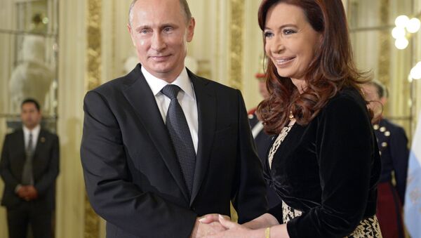 Vladímir Putin, presidente de Rusia, y Cristina Fernández de Kirchner, presidenta de Argentina, durante el encuentro en Buenos Aires, el 12 de julio, 2014 - Sputnik Mundo