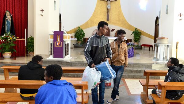 Inmigrantes eritreos en la iglesia de Lampedusa (Archivo) - Sputnik Mundo