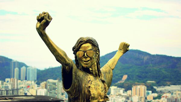 Estatua de Michael Jackson en favela Santa Marta - Sputnik Mundo