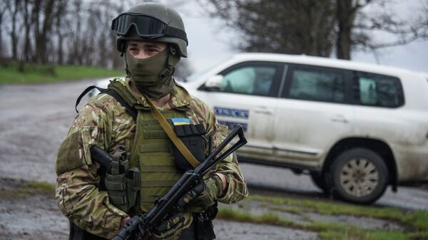 Soldado ucraniano cerca de Donetsk - Sputnik Mundo