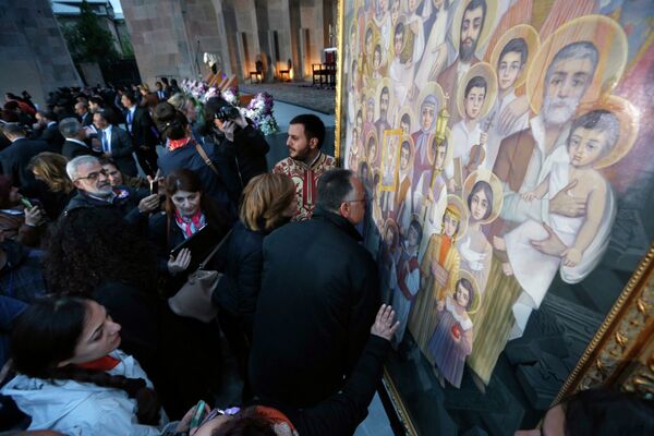 Velas en memoria de las víctimas del genocidio armenio - Sputnik Mundo