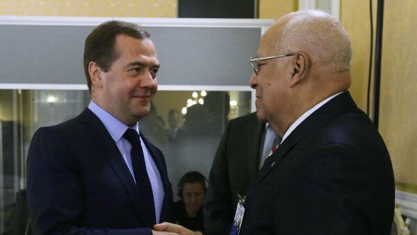 Primer ministro de Rusia, Dmitri Medvédev y vicepresidente del Consejo de Ministros de Cuba, Ricardo Cabrisas - Sputnik Mundo
