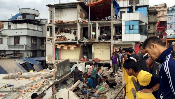 Los muertos por el terremoto en Nepal superan ya los 1.800 - Sputnik Mundo