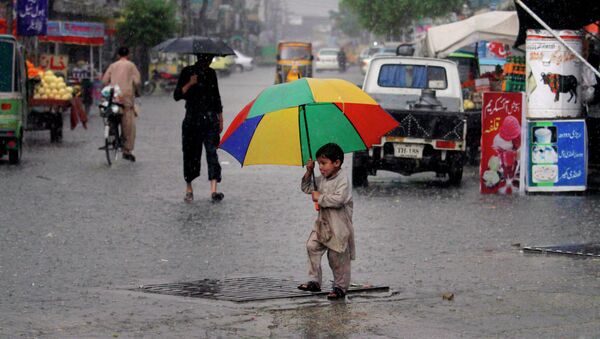 Las fuertes lluvias y vientos azotaron las localidades de Peshawar, Charsadda y Nowshera en la provincia de Khyber Pakhtunkhwa - Sputnik Mundo