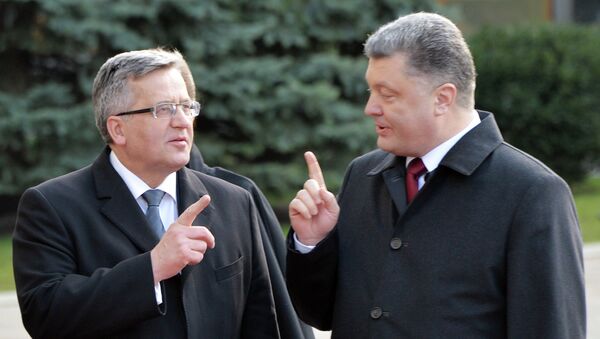 Presidente de Polonia, Bronislaw Komorowski y presidente de Ucrania, Petró Poroshenko (Archivo) - Sputnik Mundo