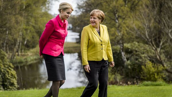 Canciller de Alemania, Angela Merkel (dcha.) y primer ministra de Dinamarca, Helle Thorning-Schmidt - Sputnik Mundo