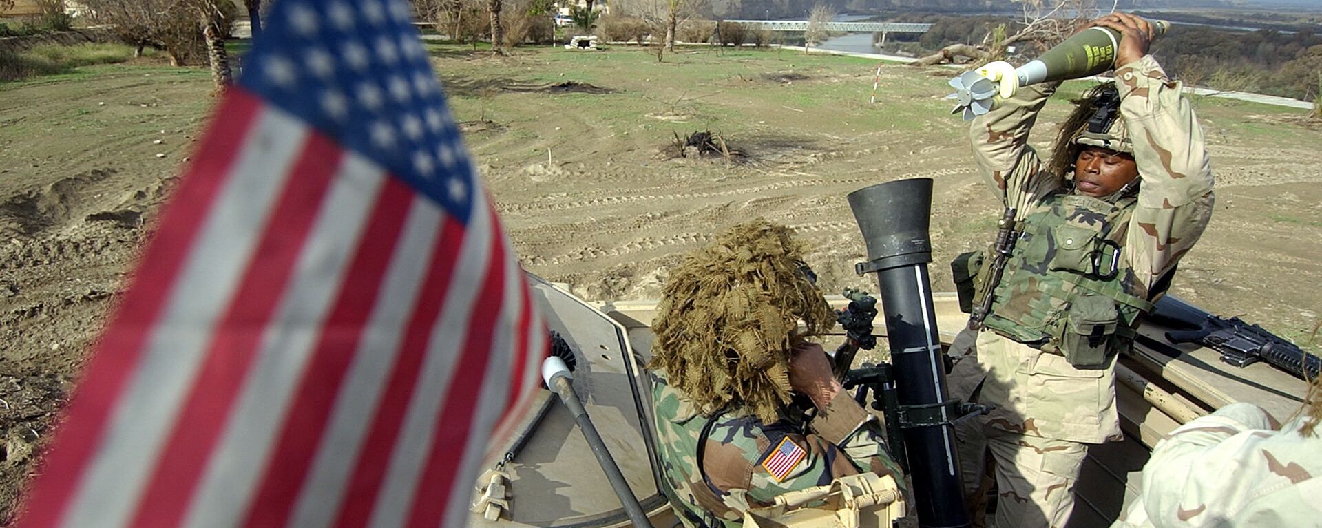 US soldiers from the 1st Battalion, 22nd Regiment of the 4th Infantry Division prepare to fire a mortar during training at their base in Tikrit, 180 Kilometers (110 miles) north of Iraqi capital Baghdad, 29 December 2003. - Sputnik Mundo, 1920, 21.01.2024