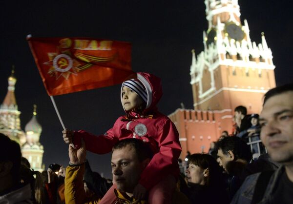 Primer ensayo nocturno del Desfile de la Victoria en Moscú - Sputnik Mundo