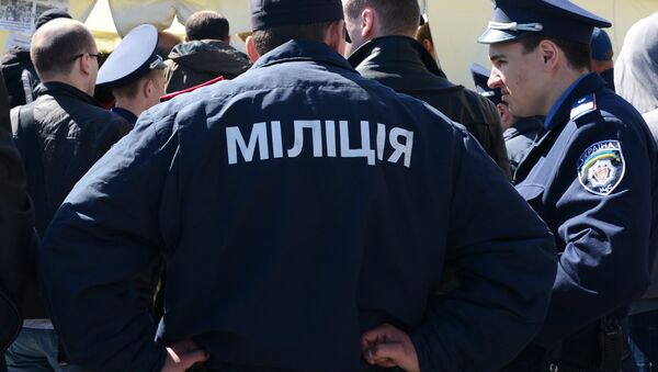Unas veinte personas intentan abortar la manifestación comunista en Kiev, hay detenidos - Sputnik Mundo