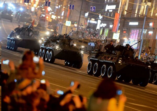Ensayo del desfile militar del 9 de mayo en Moscú - Sputnik Mundo