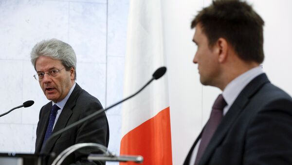 Ministro de Exteriores de Italia, Paolo Gentiloni (izda.) y ministro de Exteriores de Ucrania, Pavló Klimkin - Sputnik Mundo
