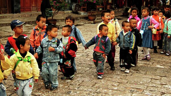 El primer ministro chino pide más protección a los “niños dejados atrás” - Sputnik Mundo