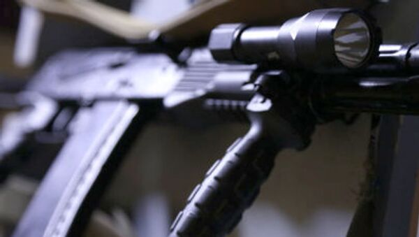 Fusil Kalashnikov con accesorios - Sputnik Mundo