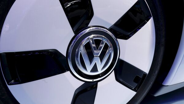 The Volkswagen logo is seen on their XL1 car during media day at the Paris Mondial de l'Automobile, in this file picture taken October 3, 2014. - Sputnik Mundo