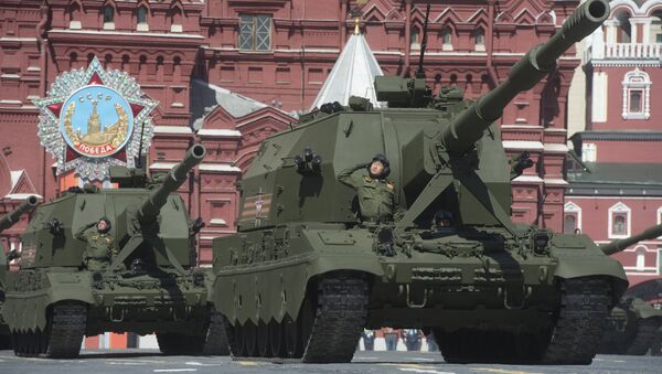 Obuses autopropulsados Koalítsiya-SV (Coalición) durante el desfile militar en Moscú - Sputnik Mundo