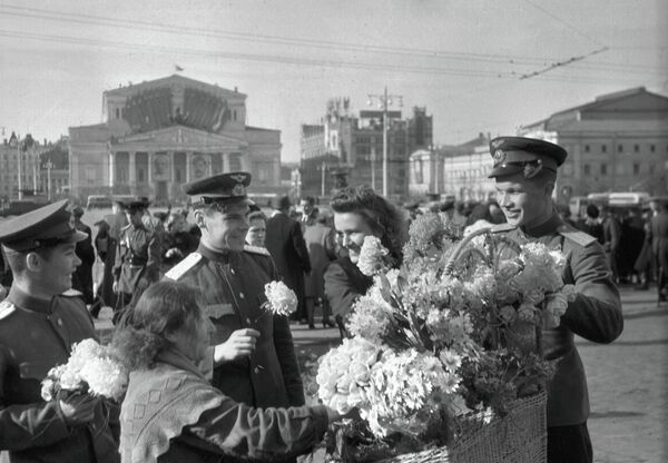 “Algo que fue imposible describir”, Moscú y sus habitantes el 9 de mayo de 1945 - Sputnik Mundo