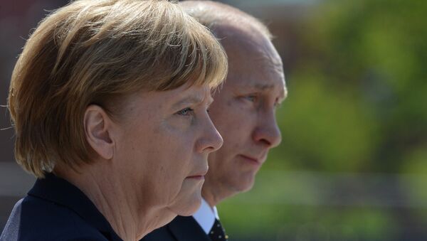 Presidente de Rusia, Vladímir Putin, y canciller de Alemania, Angela Merkel, en Moscú - Sputnik Mundo
